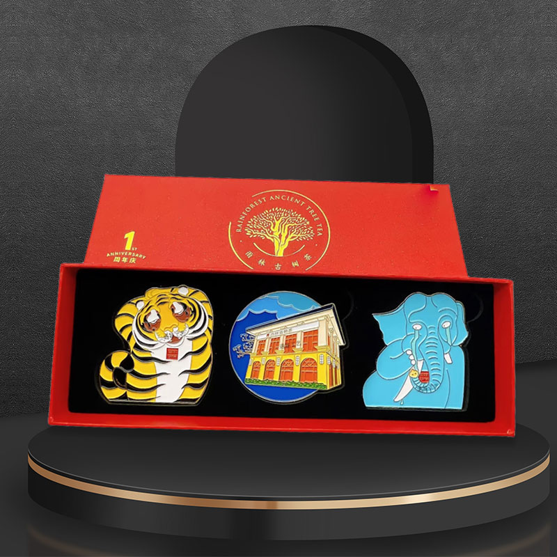 custom-lapel-pins-gift-box